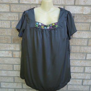 SIZE 1X. ART. 9 Womens flowy flared blouse.